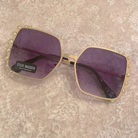 Brand New Steve Madden Gold Tone Cultured Pearl Oversized Retro Glam Sunglasses main image 12